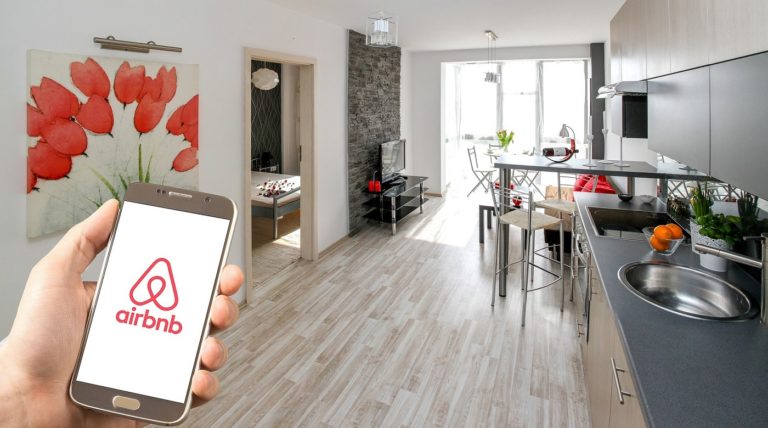 Airbnb lanza campaña para alojar gratis a trabajadores de la salud