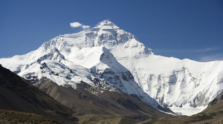 Limpiar el Everest sería una opción para aprovechar este momento en que se encuentra vacío