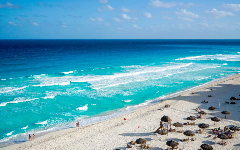 Cancún reabrió al público todas sus playas