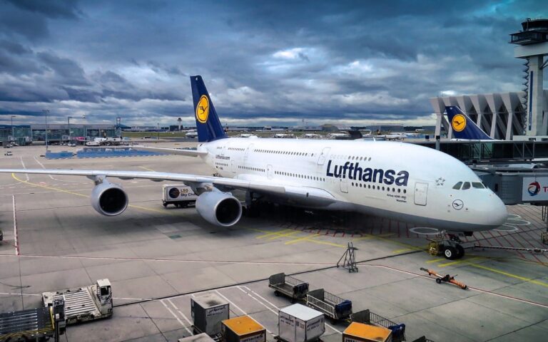 Lufthansa someterá a sus pasajeros a pruebas de COVID-19 a sus pasajeros