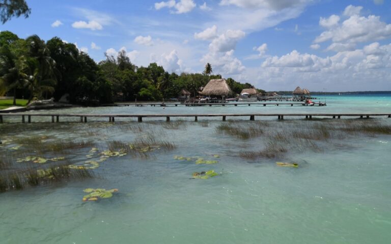Laguna de Bacalar está siendo afectada por el turismo desordenado