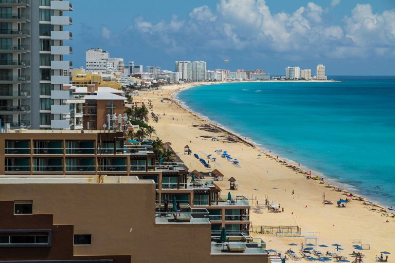 Cancún espera una lenta recuperación del turismo