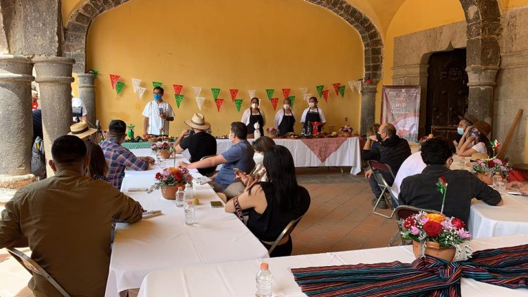Cocineras de Calpan imparten Master Class a chefs de México