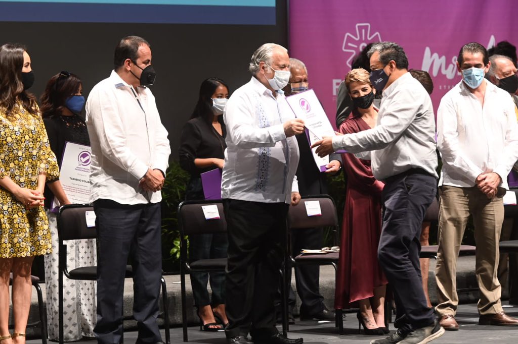 Miguel Torruco entrega distintivo “Anfitrión Responsable” en Morelos