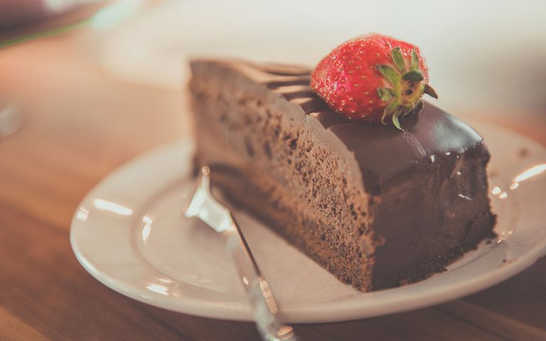 ¿Cómo hacer pastel de chocolate sin horno fácil y rápido?