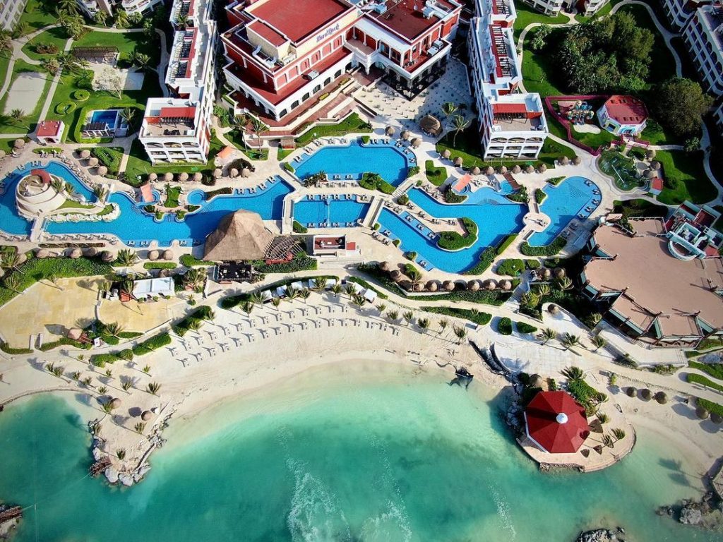 empresas hoteleras mexicanas Riviera maya