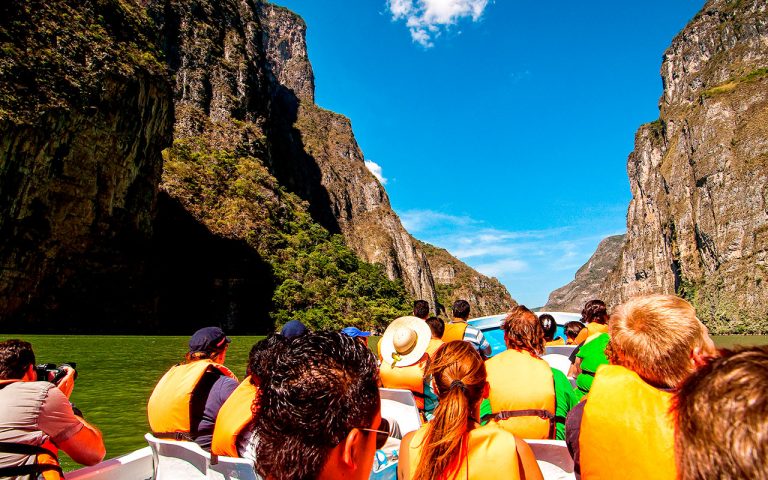 Anuncian acciones para fortalecer al sector turístico de Chiapas