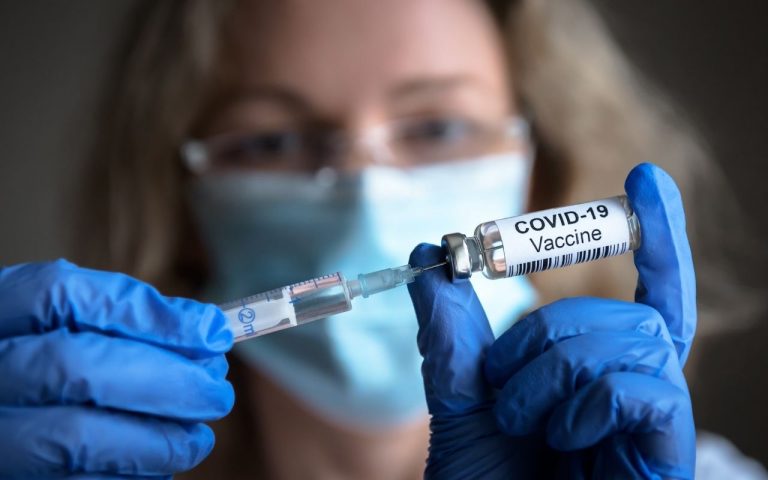 Turistas extranjeros deberán presentar certificado de vacunación contra COVID-19