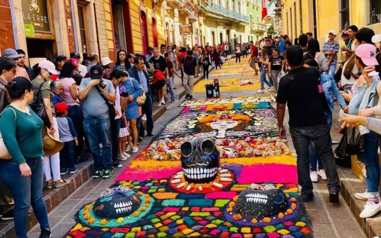 Vuelve a Guanajuato el monumental Tapete de la Muerte