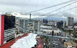 Puente colgante de cristal