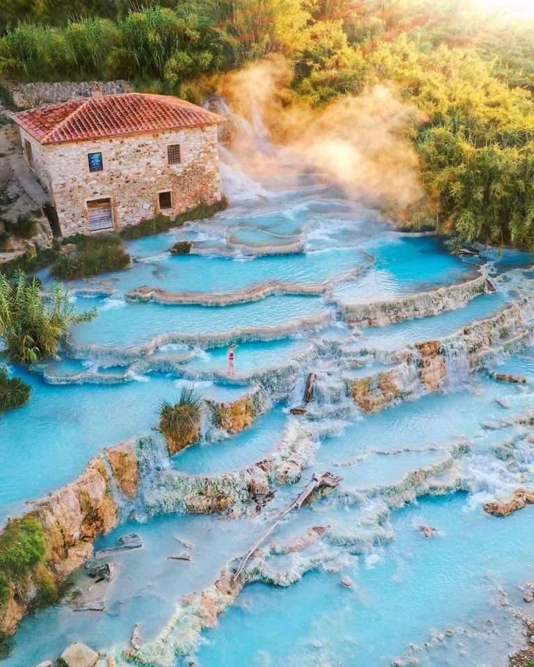 Sumérgete en las bellas Termas de Saturnia en Italia