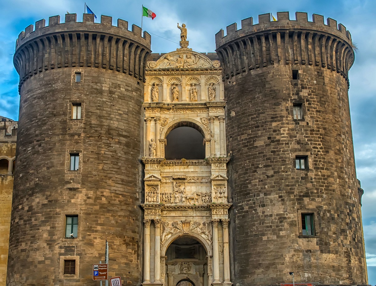 castel nuovo napoles italia castillo