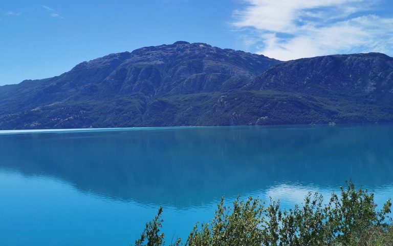 Descubre la belleza del Lago General Carrera, en Chile