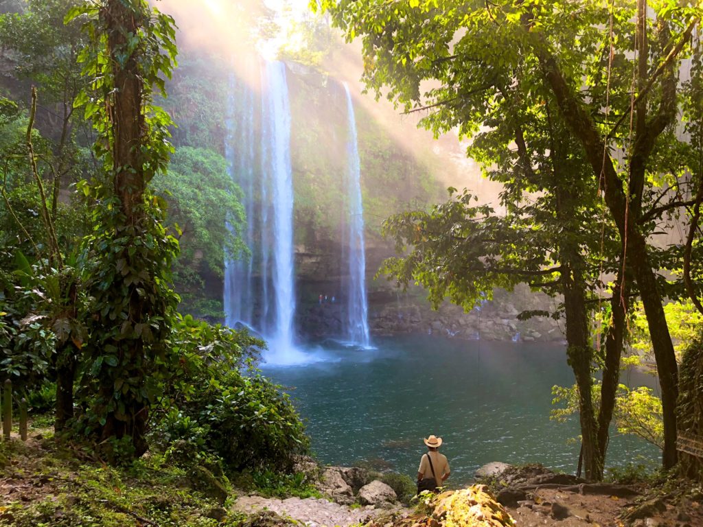 Conoce la cascada MisolHa y diviértete como se debe
