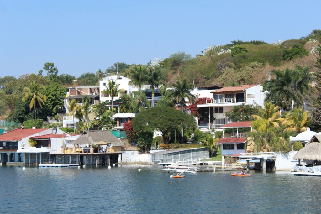 Tequesquitengo, relájate en este destino de aventuras y adrenalina