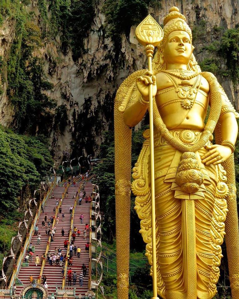 estatua dios murugan cuevas de batu