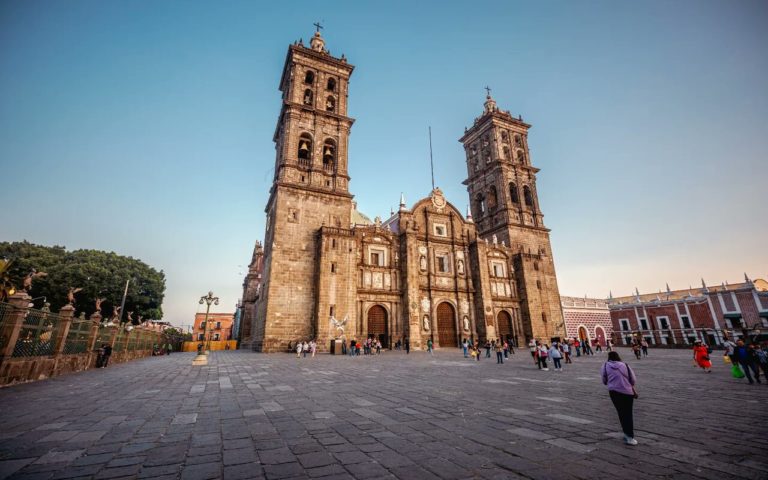 Firma Puebla convenio para impulsar actividad turística en el centro del país