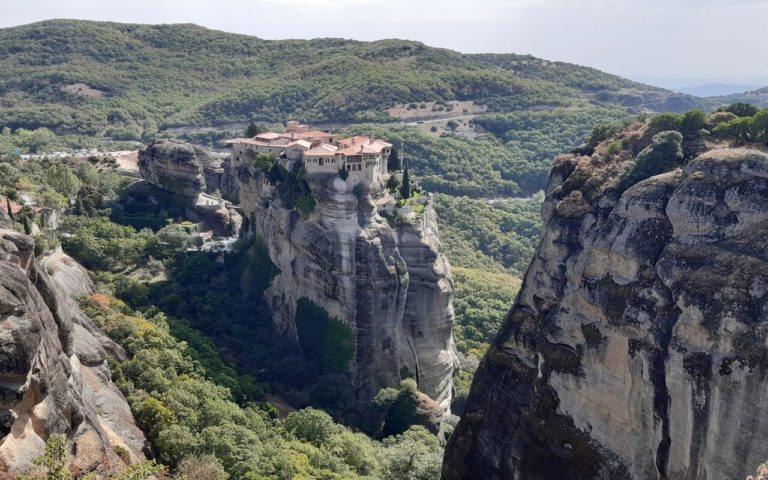 Meteora: descubre la historia de estos monasterios suspendidos