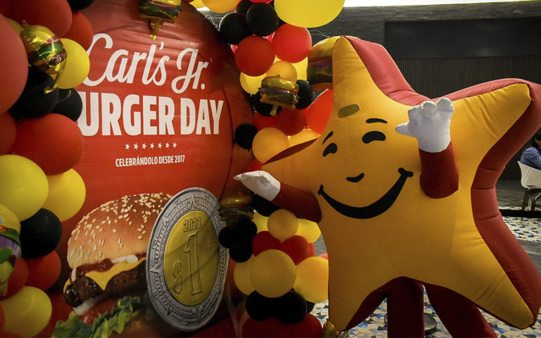 Celebra el Día de la Hamburguesa en Carl’s Jr. Triángulo Las Ánimas
