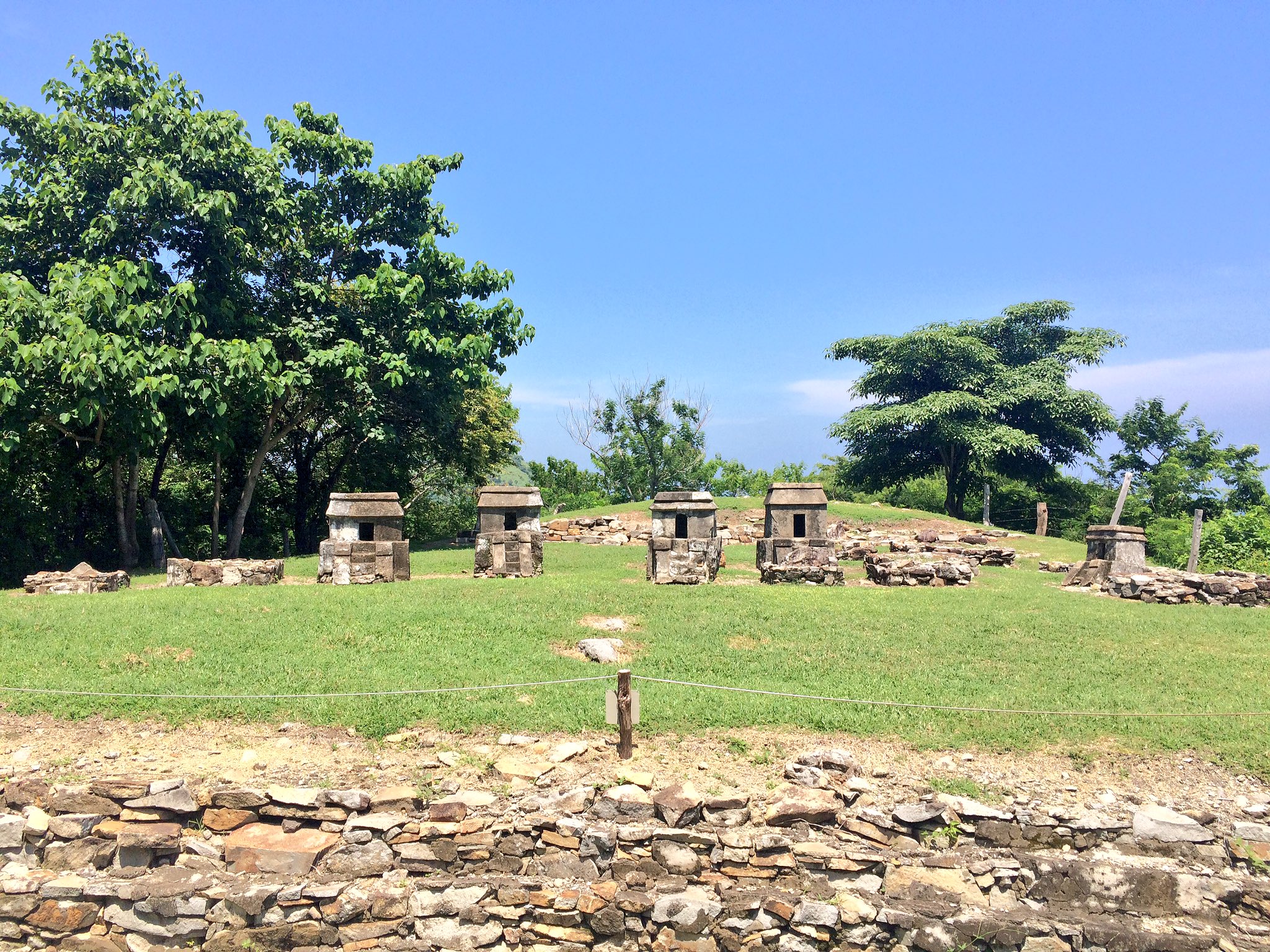 plaza oriental zona arqueológica de quiahuiztlan