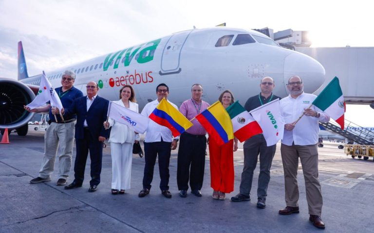 Inauguran la nueva ruta de Viva Aerobus Monterrey-Bogotá