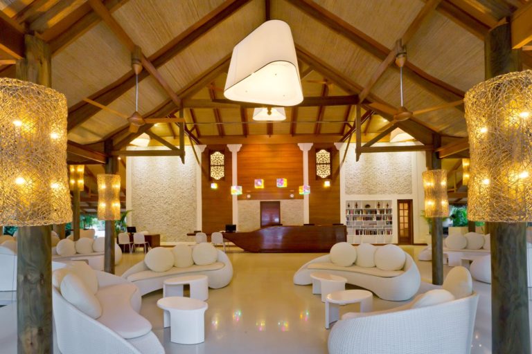 hoteles-más-bonitos-kuramathi-island-lobby