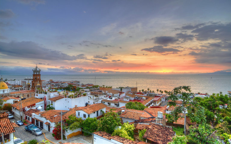 Puerto Vallarta promueve su oferta turística en el mercado colombiano