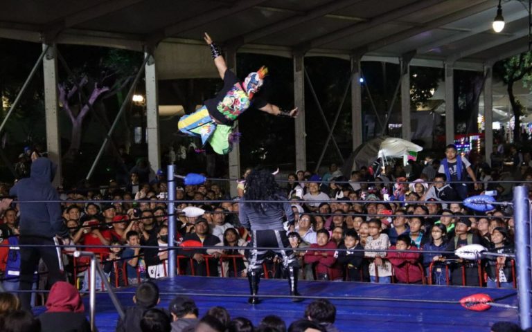 La lucha libre llegó a la Feria Cholula 2023 para divertir a las familias