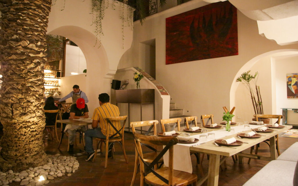 salon mezcalli horarios antojería mezcalería