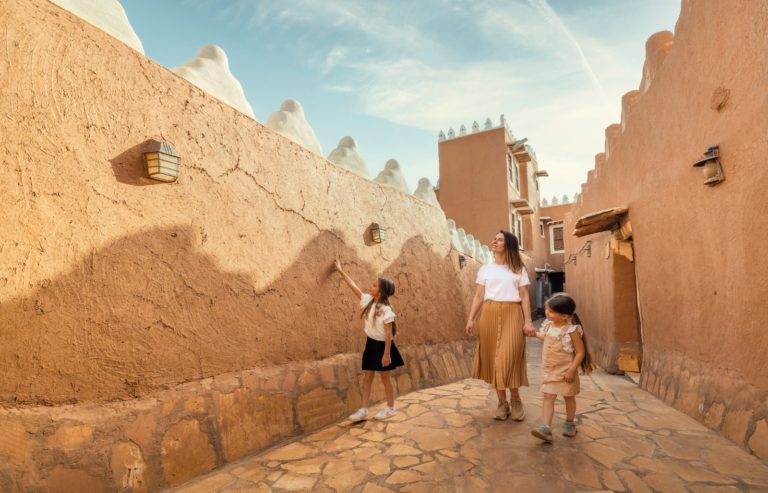 Alcanza Arabia Saudita la meta de 100 millones de turistas en 2023