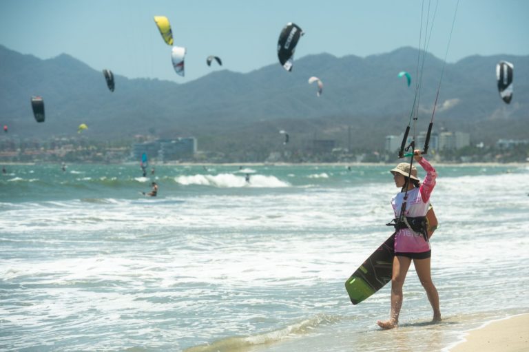 festival-del-viento-nayarit-kiteboarding