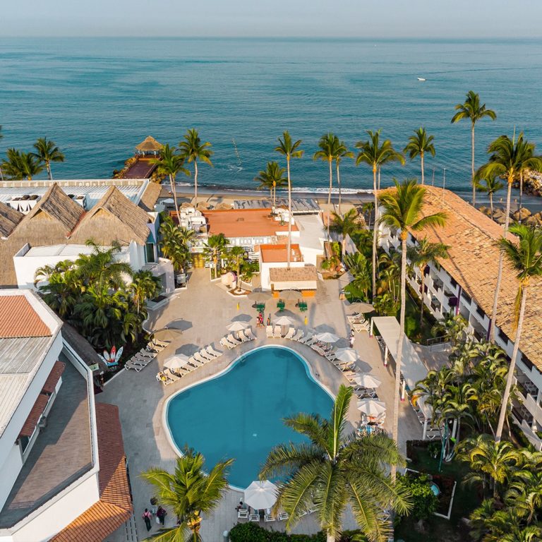 hoteles-en-puerto-vallarta-crown-paradise