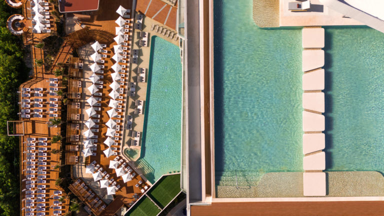 hyatt-vivid-grand-island-cancún-piscina