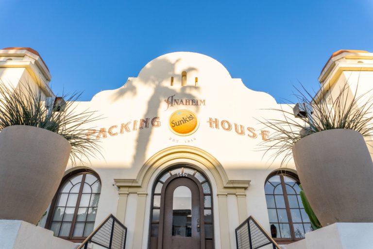 Anaheim Packing House: disfruta de música, coctelería, cerveza y más