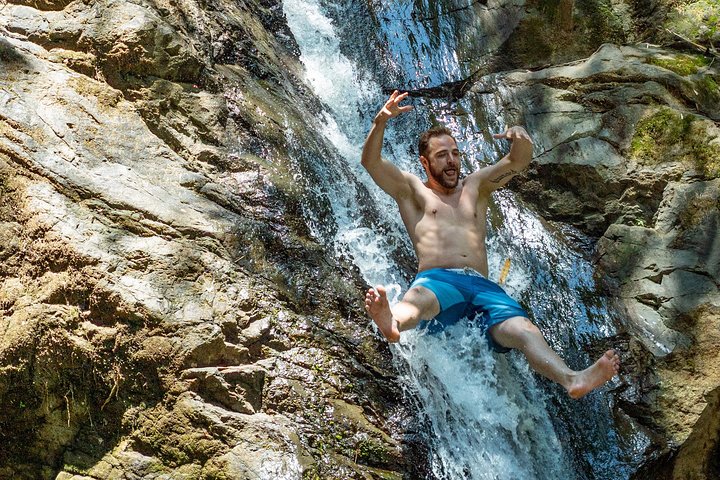 experiencias-turisticas-en-centroamerica-waterfall-adventure