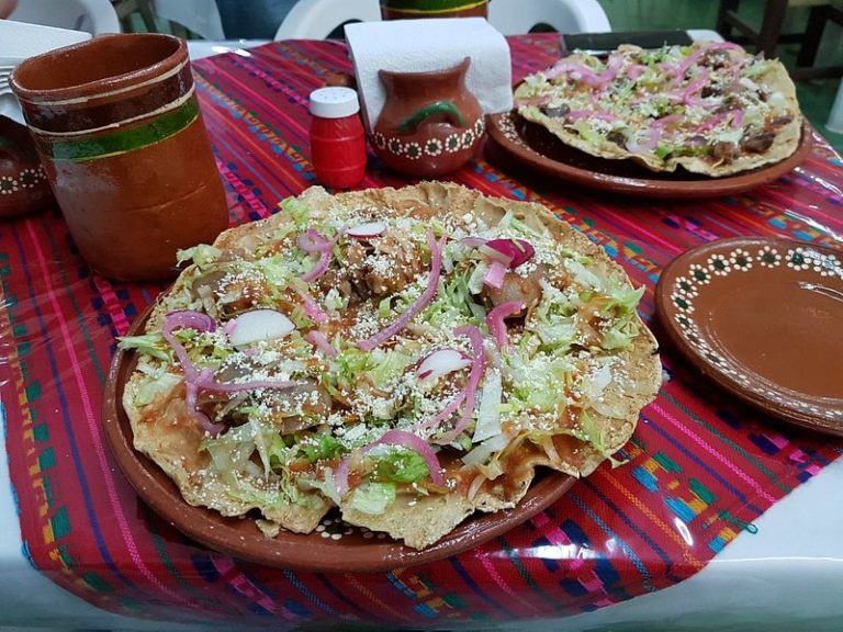 Tostadas gigantes de Jalisco, un llenador manjar