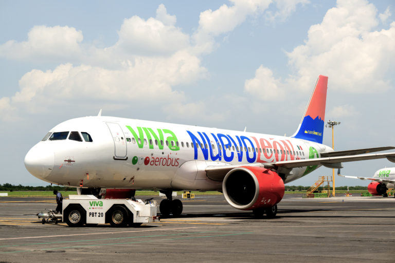 Viva Aerobus y Nuevo León enaltecen al estado con avión temático