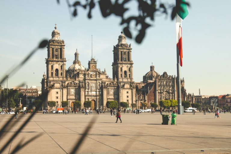 Presenta Nathalie Desplas Puel la Guía “Amo Ciudad de México”