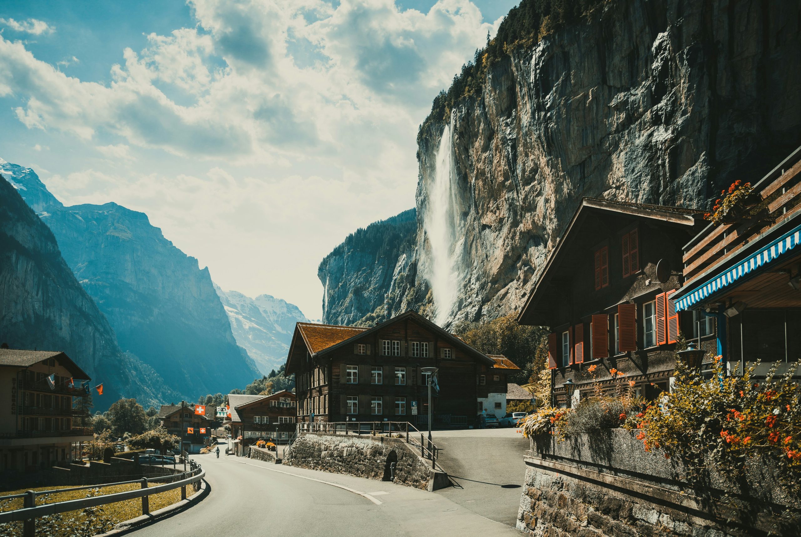 costo acceso lauterbrunnen pueblo suizo entrada