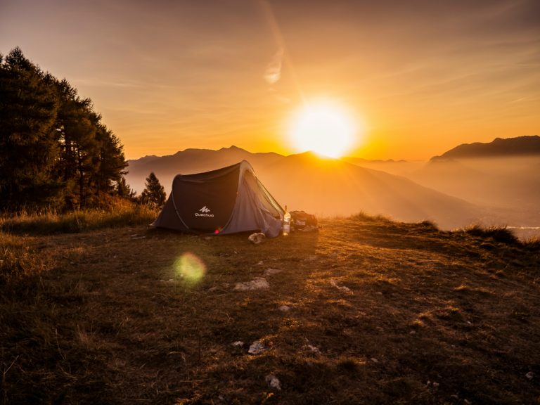 10 accesorios de camping esenciales que encuentras en Decathlon