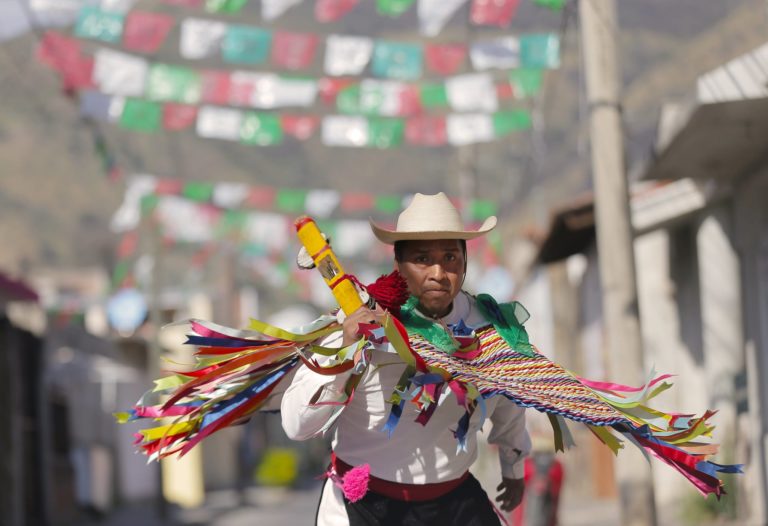 danza-sebastian-tuxpan-pueblo-fiesta-eterna