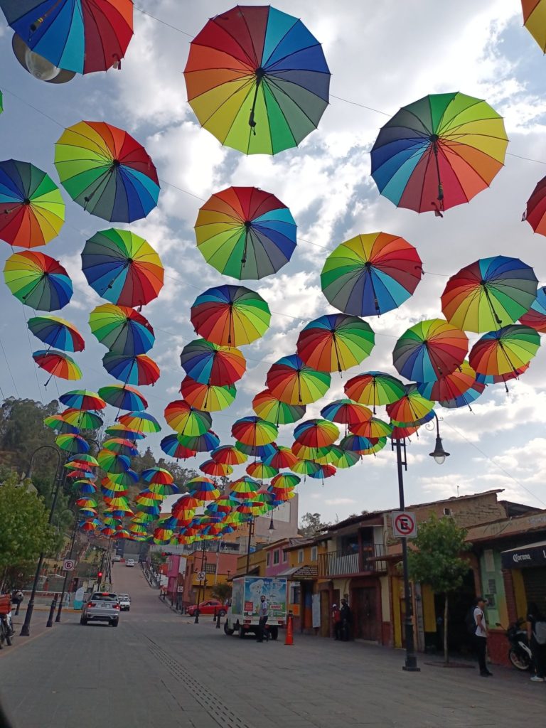 metepec-pueblos-mágicos-paraguas-sombrillas