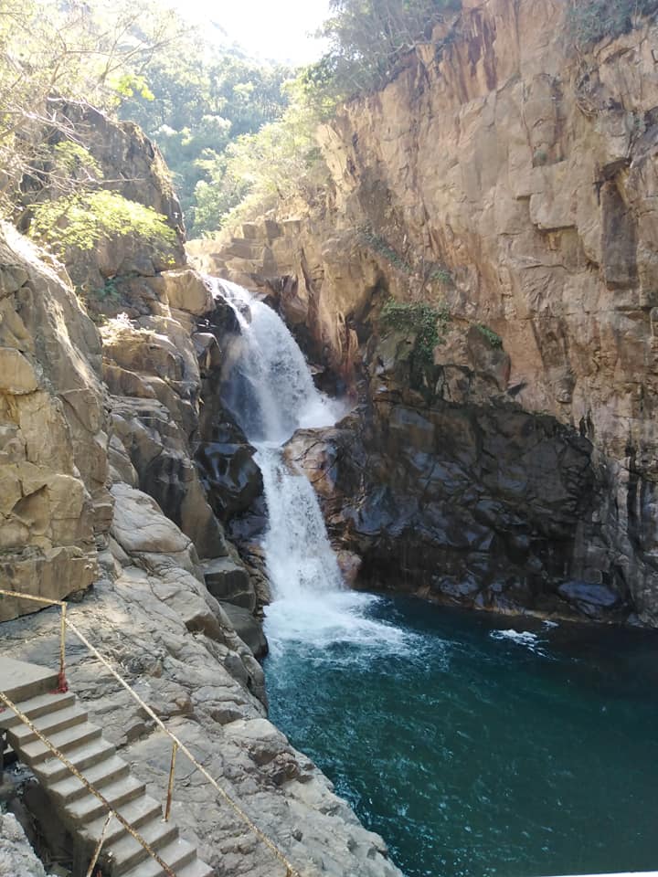 minatitlán-en-colima-cascada-el-salto