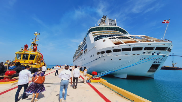 Se realiza con éxito el primer arribo del crucero “Grandeur of the Seas” a Yucatán