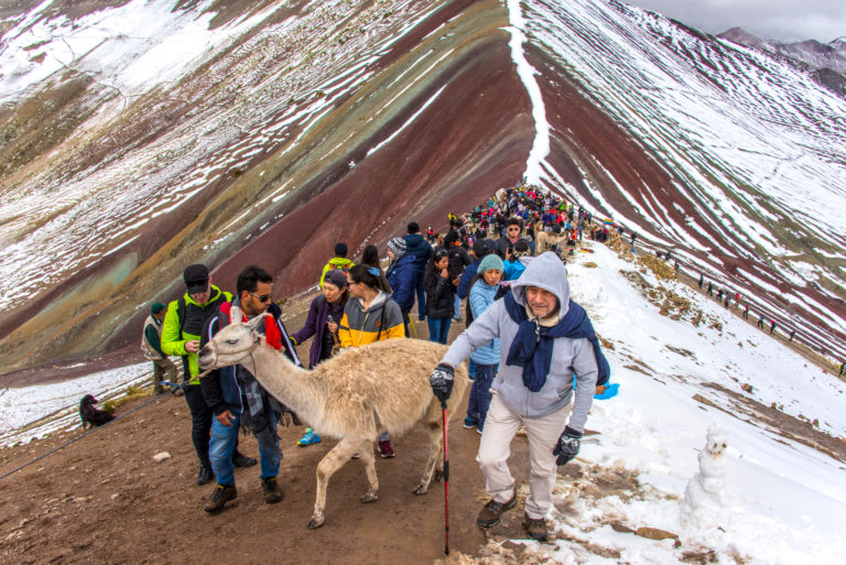 vinicunca-destinos-surrealistas-mundo-perú