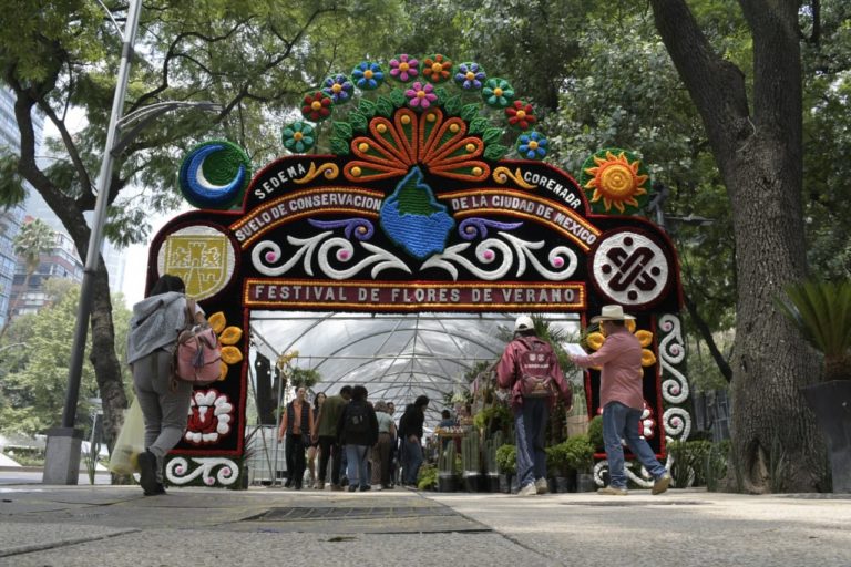 Inauguran Feria Flores de Verano en Ciudad de México