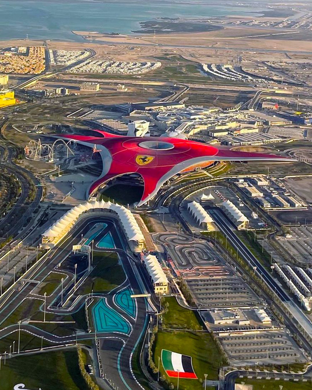 ferrari world parques tematicos ian poot