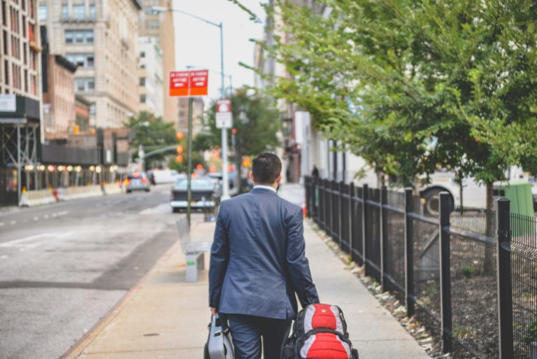 Qué llevar en una maleta para un viaje de negocios