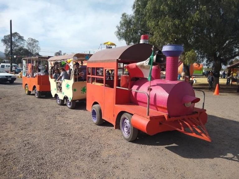 tren-aculco-pueblo-mágico-méxico-parque