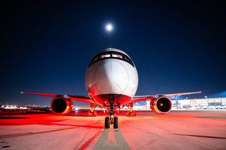 Air Canada podría suspender vuelos; negociaciones en curso